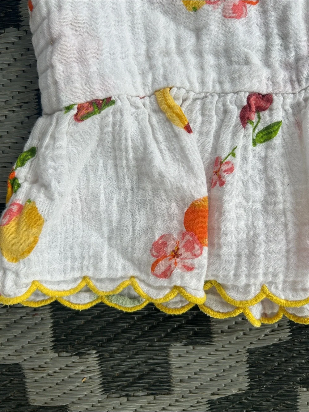 Old Navy White Fruit-Print Ruffle Gauze Cotton Button Up Crop Top ✨SO Cute!